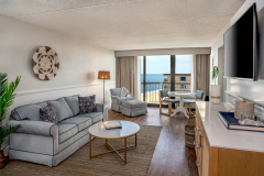 Suite-Parlor-w-1-Bath