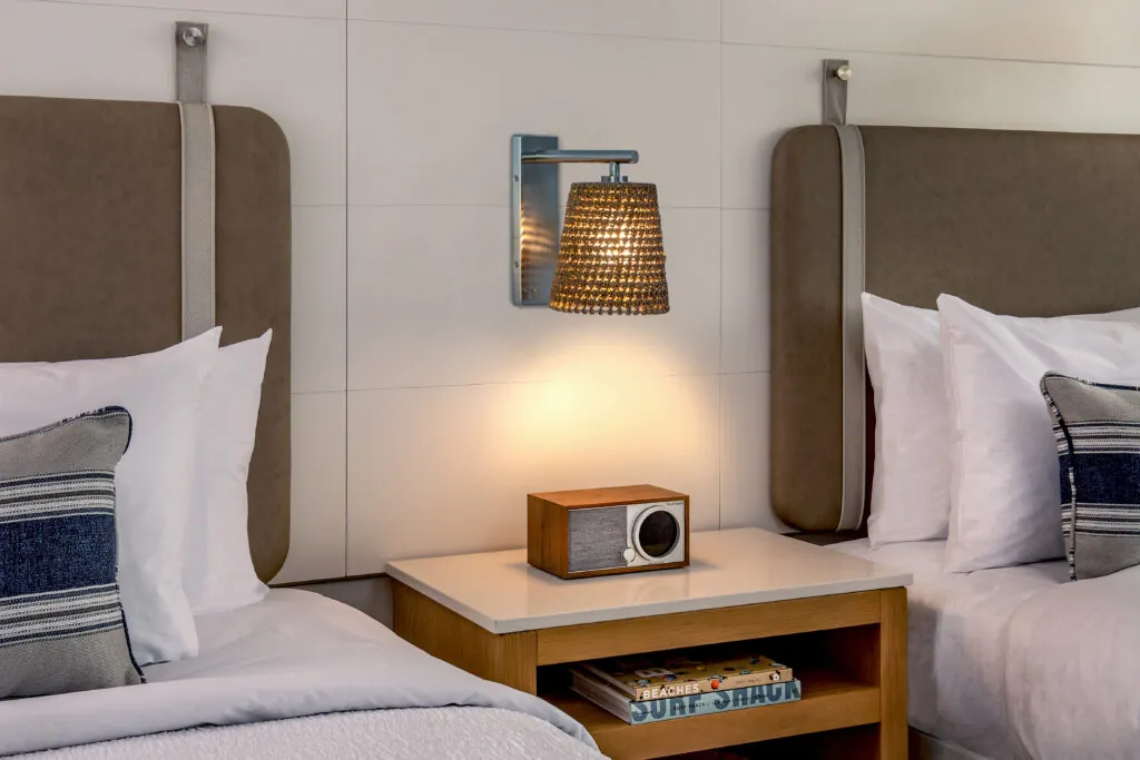 1602 Queen Queen Detail scaled